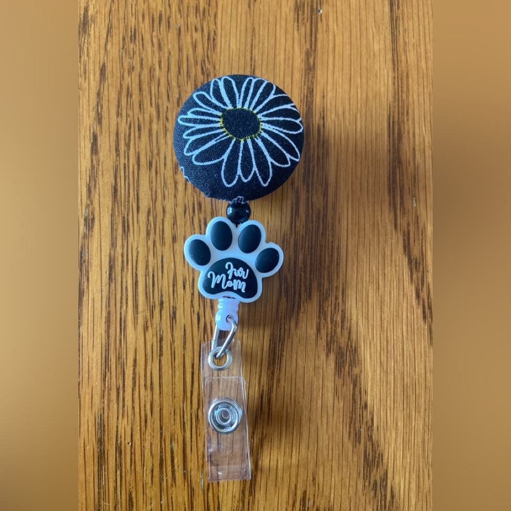 Fur Mom Black Paw Print with Black Pearl Bead Interchangeable Badge Reel
